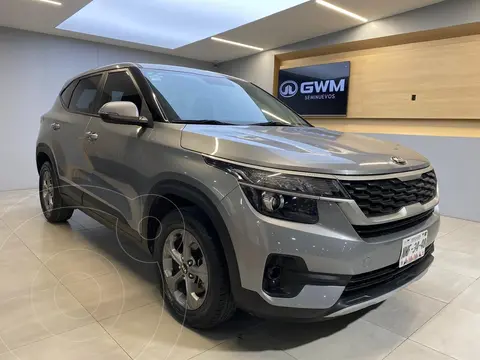 Kia Seltos EX usado (2021) color plateado financiado en mensualidades(enganche $118,670 mensualidades desde $4,993)