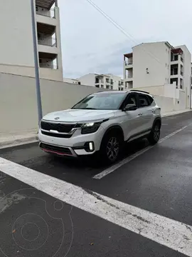 Kia Seltos GT Line Aut usado (2020) color Blanco Perla financiado en mensualidades(enganche $76,680 mensualidades desde $7,993)