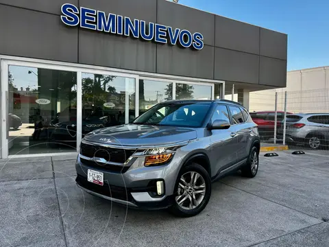 Kia Seltos SX usado (2023) color Gris precio $410,000