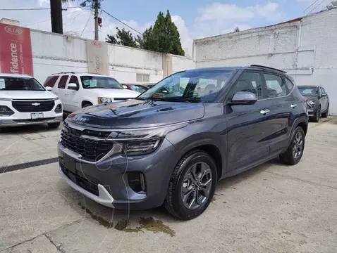 Kia Seltos SX usado (2024) color Gris precio $515,000