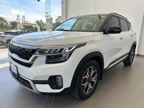 Kia Seltos GT Line usado (2023) color Blanco financiado en mensualidades(enganche $96,800 mensualidades desde $10,979)