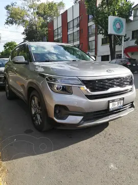 Kia Seltos EX PACK Aut usado (2020) color Gris precio $299,900