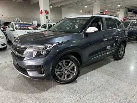 Kia Seltos EX Pack usado (2022) color Gris financiado en mensualidades(enganche $100,798 mensualidades desde $7,711)