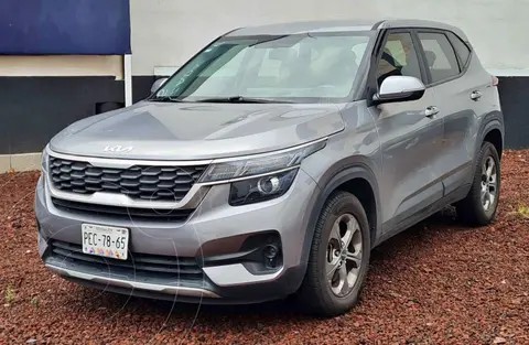 Kia Seltos EX Aut usado (2023) color Gris financiado en mensualidades(enganche $89,925 mensualidades desde $6,877)