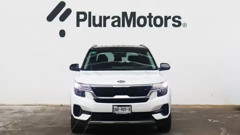 Kia Seltos EX Pack usado (2021) color Blanco precio $319,000