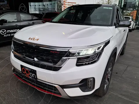 Kia Seltos GT Line usado (2023) color Blanco financiado en mensualidades(enganche $117,175 mensualidades desde $8,960)
