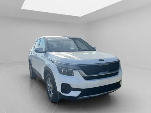 Kia Seltos EX Aut usado (2021) color Blanco precio $270,000