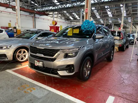 Kia Seltos EX usado (2022) color Gris Hierro financiado en mensualidades(enganche $122,000 mensualidades desde $10,500)