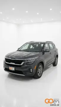 Kia Seltos SX usado (2022) color KIASGRAVITY GREY precio $360,000