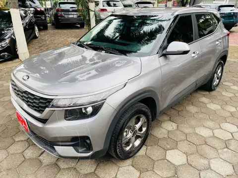 Kia Seltos EX usado (2021) color Plata financiado en mensualidades(enganche $93,256 mensualidades desde $8,283)