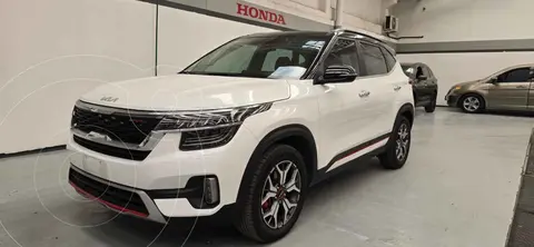 Kia Seltos GT Line usado (2023) color Blanco financiado en mensualidades(enganche $118,985 mensualidades desde $12,634)