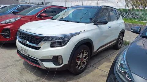 Kia Seltos GT Line usado (2023) color Blanco financiado en mensualidades(enganche $96,487 mensualidades desde $10,695)