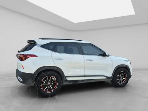 Kia Seltos SX usado (2023) color Blanco precio $365,000