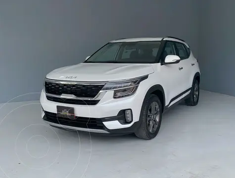 Kia Seltos SX usado (2023) color Blanco precio $389,000