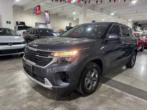 Kia Seltos EX usado (2024) color Gris financiado en mensualidades(enganche $101,779 mensualidades desde $7,786)