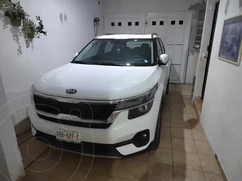 Kia Seltos SX usado (2020) color Blanco precio $320,000