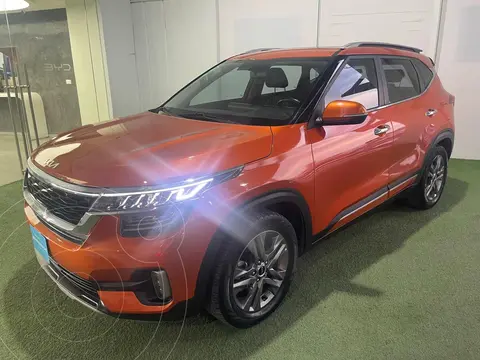 Kia Seltos SX usado (2023) color Naranja precio $399,900