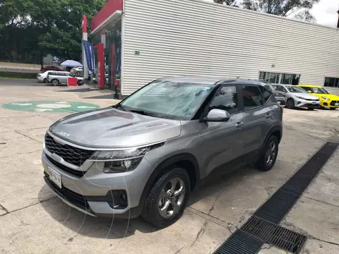 Kia Seltos EX usado (2022) color Gris precio $315,000