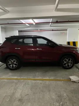 KIA Seltos EX Plus usado (2023) color Rojo precio u$s21,700