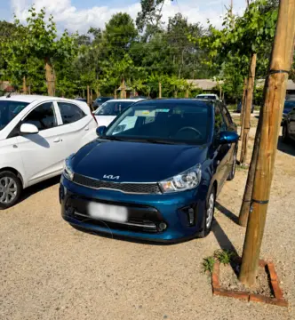 Kia Soluto 1.4L LX AC usado (2023) color Azul precio $8.700.000