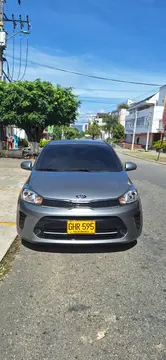 KIA Soluto 1.4L Desire usado (2021) color Gris precio $52.000.000