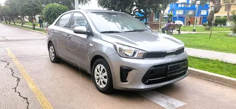 KIA Soluto  1.4L LX Full usado (2023) color Plata precio u$s11,300