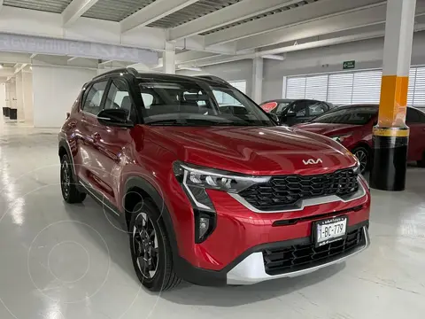 Kia Sonet SX usado (2025) color Vivid Red  Black Roof precio $409,900