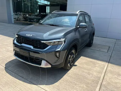 Kia Sonet SX usado (2024) color Gris financiado en mensualidades(enganche $97,000 mensualidades desde $10,453)