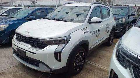 Kia Sonet EX usado (2024) color Blanco financiado en mensualidades(enganche $82,615 mensualidades desde $9,292)