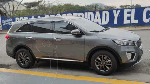 Kia Sorento 3.3L 4x2 Aut usado (2017) color Gris precio u$s26.500