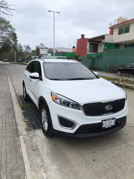 Kia Sorento 2.4L LX usado (2017) color Blanco precio $265,000