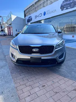 Kia Sorento 2.4L LX usado (2018) color Plata Titanium financiado en mensualidades(enganche $103,400)