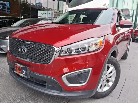 Kia Sorento 2.4L LX 5 Pas usado (2017) color Rojo precio $238,000