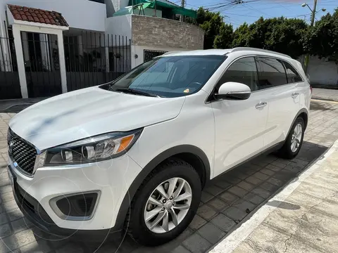 Kia Sorento 2.4L LX 5 Pas usado (2017) color Blanco Perla precio $320,000