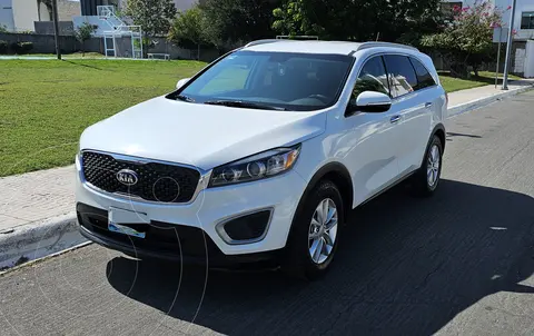 Kia Sorento 2.4L EX usado (2018) color Blanco Perla precio $380,000