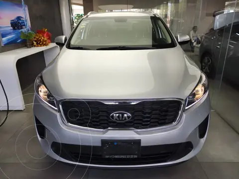 Kia Sorento 2.4L LX usado (2020) color Plata Brillante precio $335,000