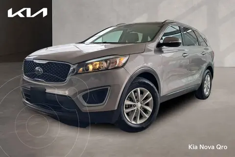 Kia Sorento 2.4L LX 5 Pas usado (2017) color Beige precio $220,000