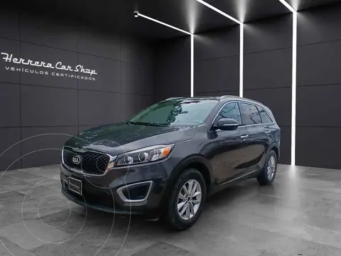 Kia Sorento 2.4L LX usado (2017) color Gris precio $285,900