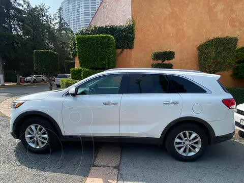 Kia Sorento 2.4L LX usado (2017) color Blanco Perla precio $300,000