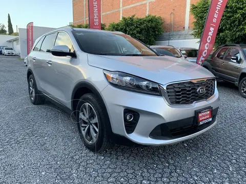 foto Kia Sorento 2.4L EX usado (2020) color Plata Brillante precio $483,099