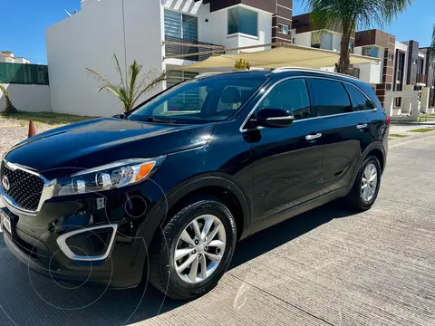 Kia Sorento 2.4L LX 5 Pas usado (2018) color Negro precio $274,500