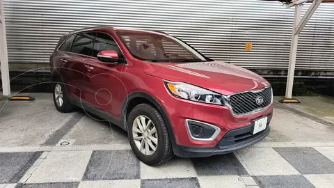 Kia Sorento 2.4L LX usado (2018) color Rojo precio $300,000