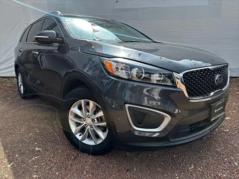 Kia Sorento 2.4L LX 5 Pas usado (2017) color Gris Oscuro precio $239,000