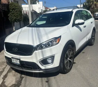 Kia Sorento 3.3L EX 7 Pas usado (2017) color Blanco precio $210,000