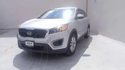 foto Kia Sorento 2.4L LX usado (2017) color Plata precio $309,000