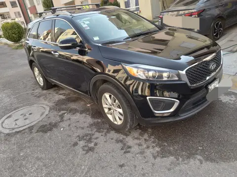 Kia Sorento 2.4L LX usado (2017) color Negro Ebano precio $285,000