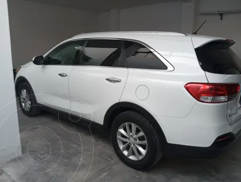 Kia Sorento 2.4L LX usado (2018) color Blanco Perla precio $350,000