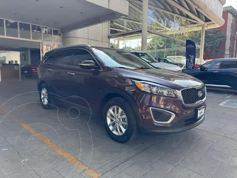 Kia Sorento 2.4L LX usado (2018) color Rojo precio $307,500