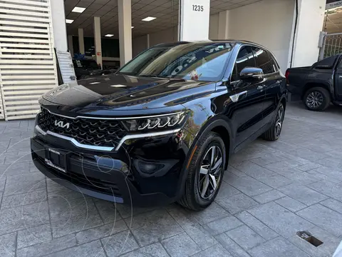 Kia Sorento EX usado (2023) color Negro financiado en mensualidades(enganche $126,000 mensualidades desde $17,204)