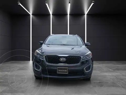Kia Sorento 2.4L LX usado (2017) color Gris precio $285,900